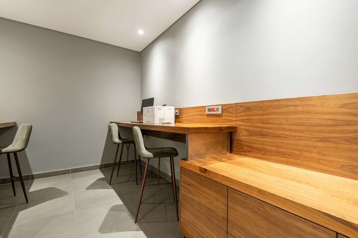 Business Center 23 of 26