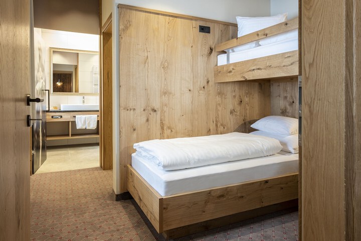 Room 16 of 49