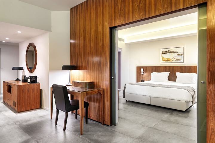 Room 36 of 154
