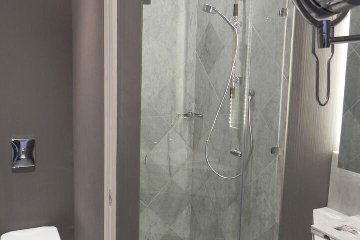 Room 10 of 30