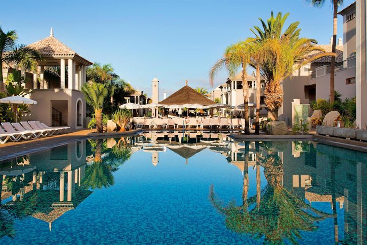 Pool Hotel