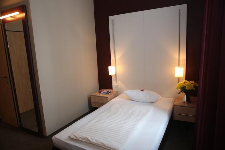 Room 13 of 23
