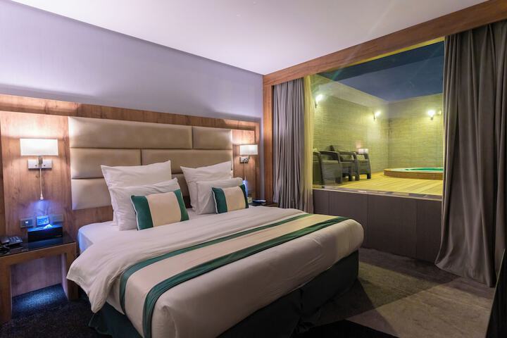 Room 15 of 30
