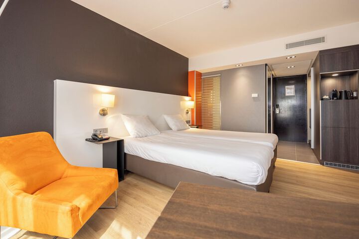 Room 10 of 44
