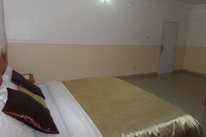 Room 8 of 28