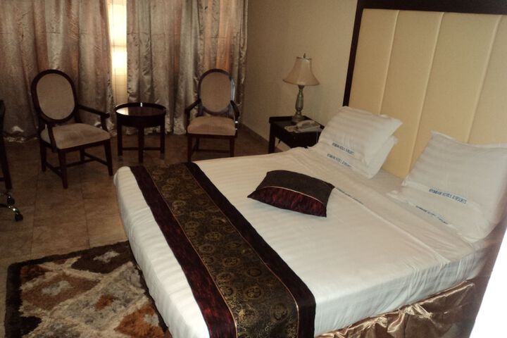 Room 4 of 40