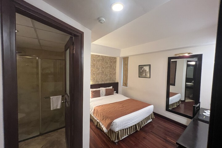 Room 25 of 41