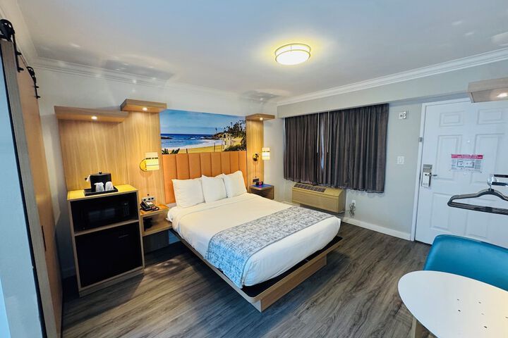 Room 11 of 27