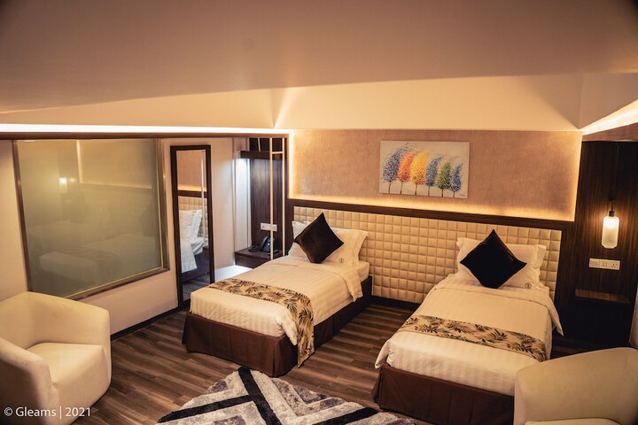 Room 7 of 18
