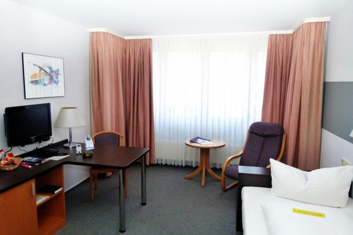 Room 13 of 35