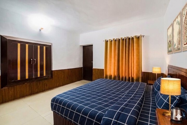 Room 16 of 34