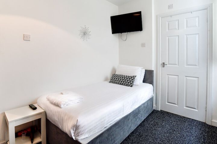 Room 32 of 69