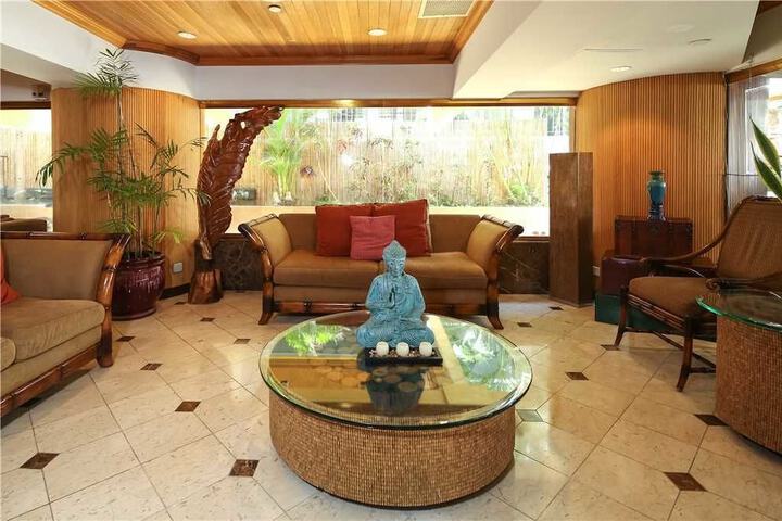 Bamboo Waikiki #1103 1 Br Condo in Honolulu, HI