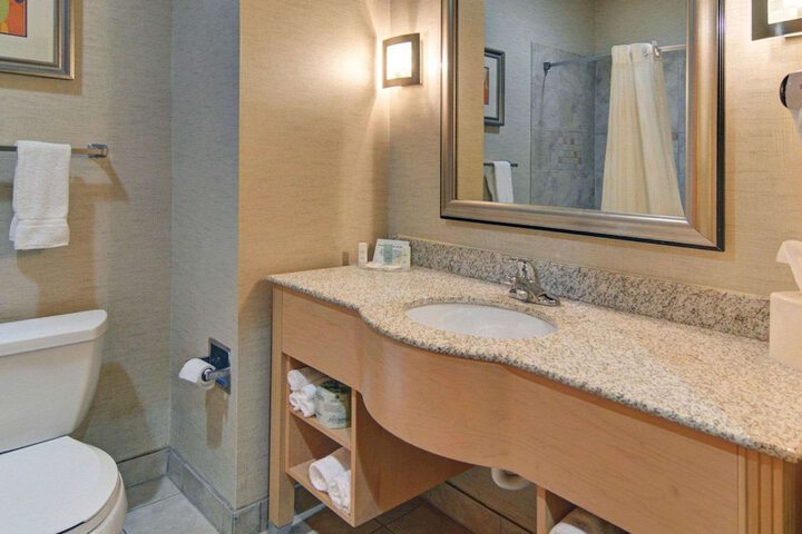 2 Queen Beds Suite (18 of 18)