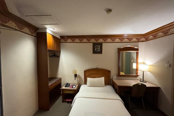 Room 38 of 63