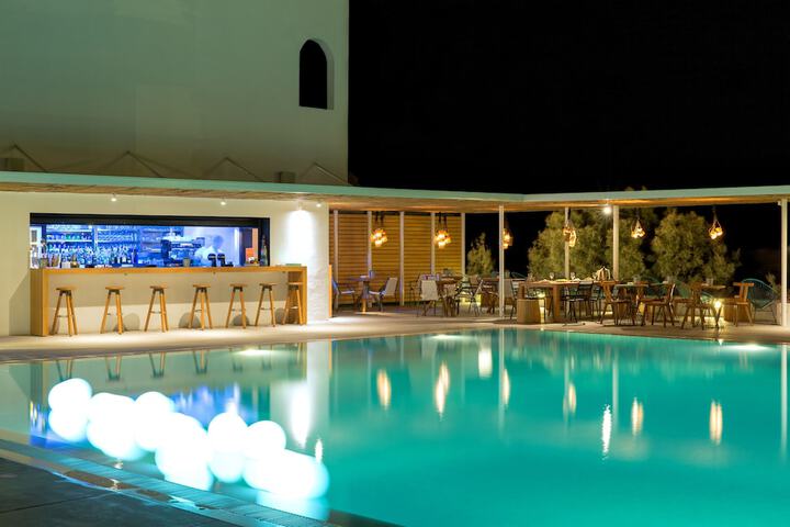 Hotel with Pool