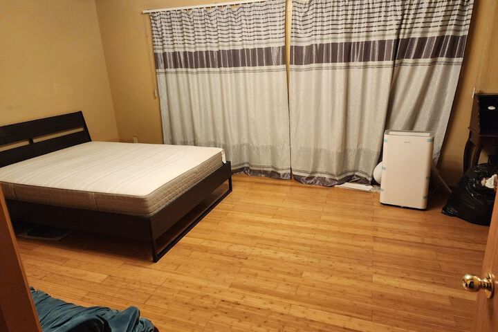Room 2 of 6