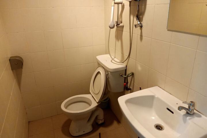 Room 42 of 49