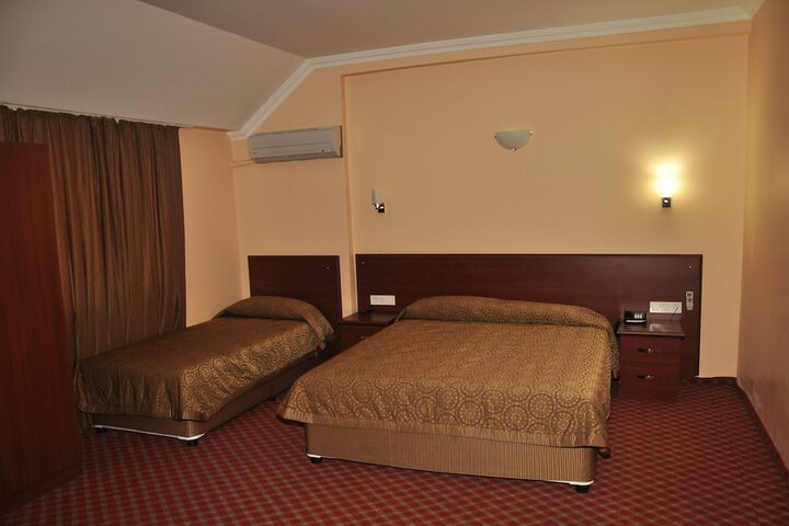 Room 6 of 25