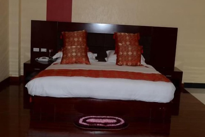 Room 4 of 13