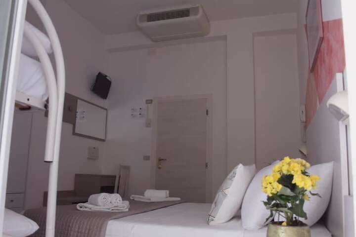 Room 14 of 27