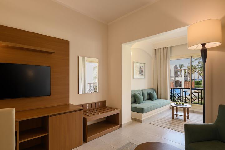 Room 25 of 170
