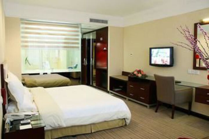 Room 10 of 37