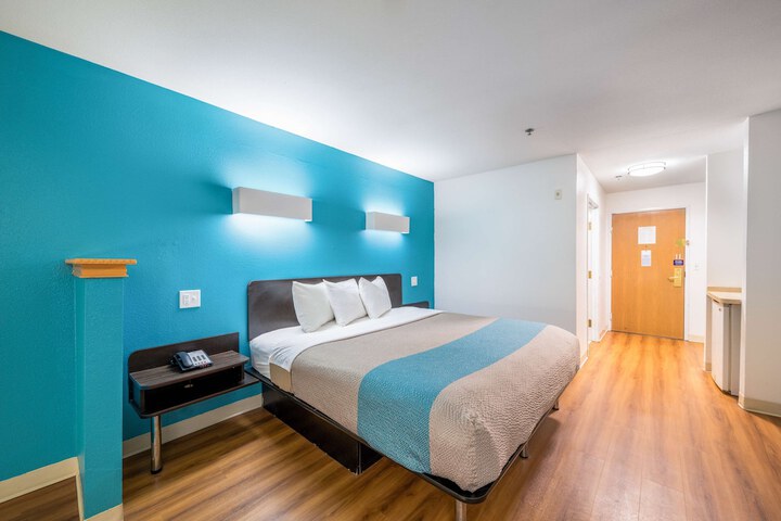 1 King Bed Kitchen (7 of 7)