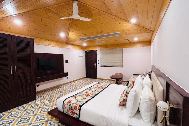 Room 4 of 83