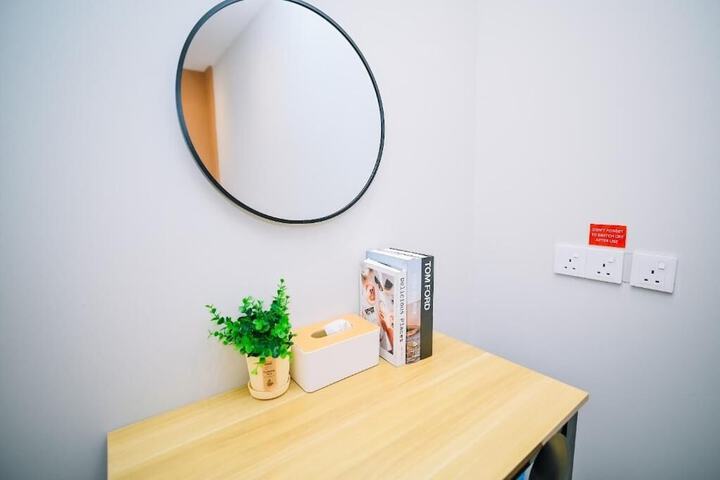 Room 8 of 18