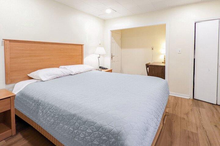 Room 7 of 42