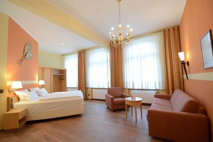 Room 17 of 27