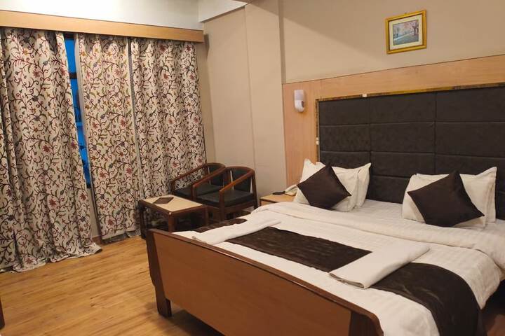 Room 8 of 28