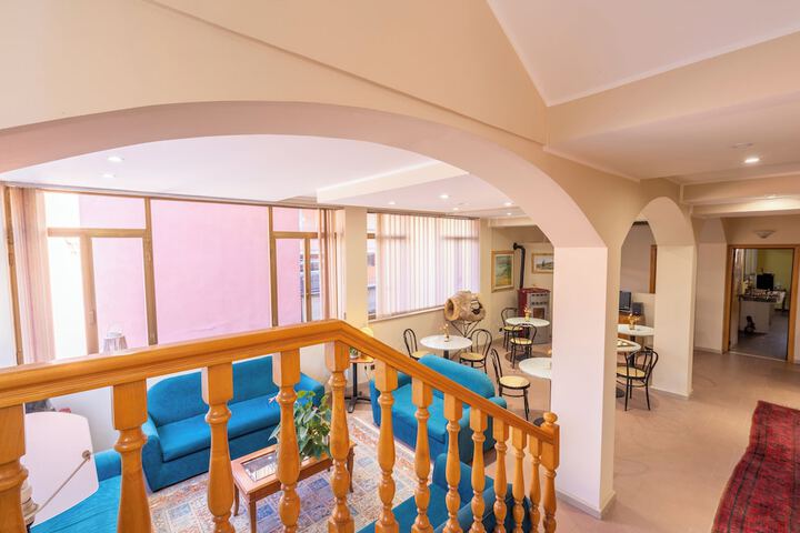 Entrance & Lobby