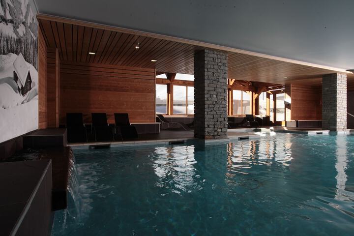 Hotel Pool