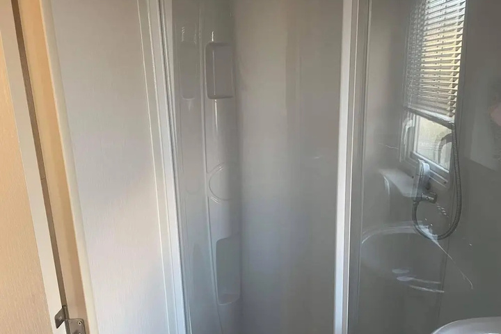 Room 8 of 18