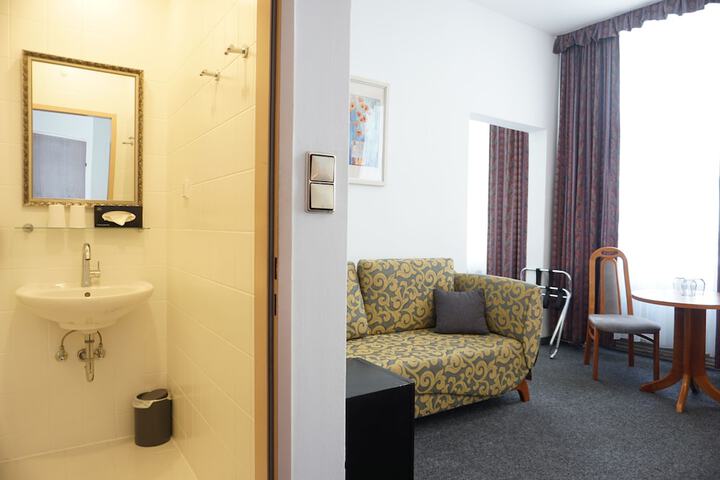 Room 14 of 22