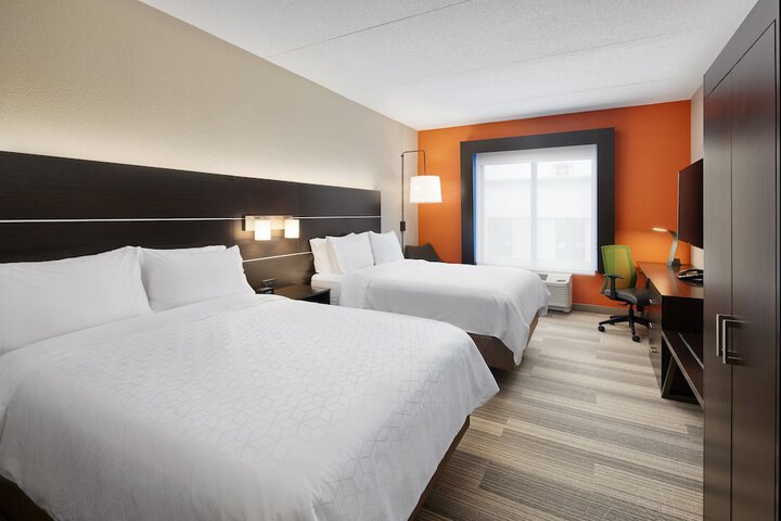 2 Queen Beds (5 of 6)
