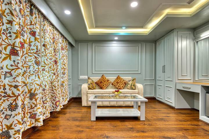 Room 8 of 28