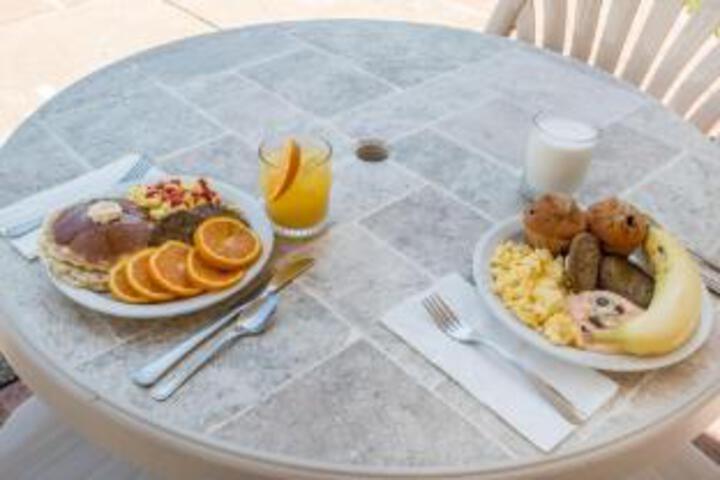 Clarion Inn &  Suites US 65 & Battlefield Road in Springfield, MO