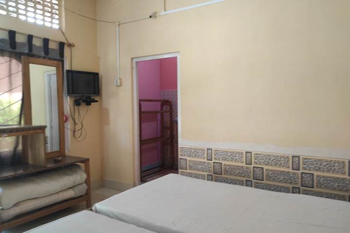 Room 13 of 31