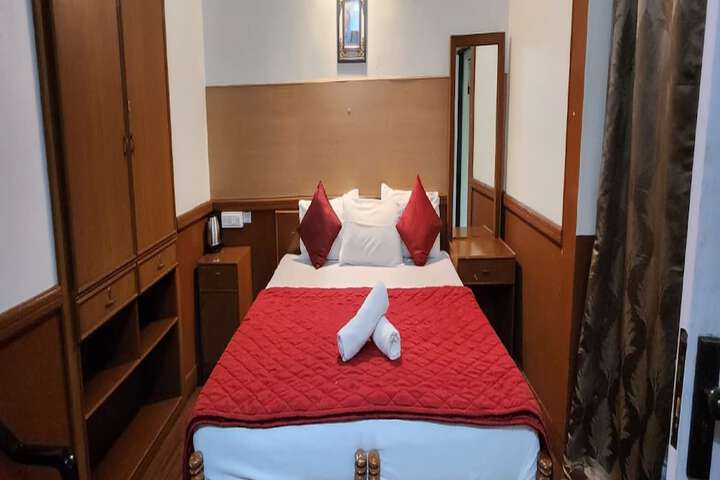 Room 7 of 20