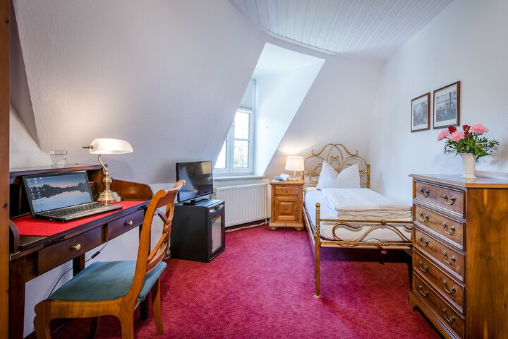 Room 16 of 59