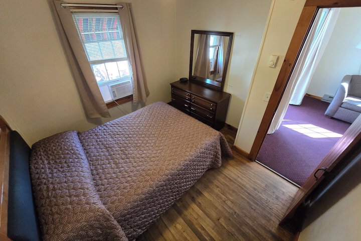 Room 33 of 123
