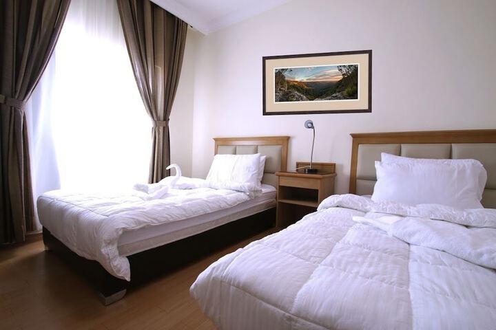 Room 25 of 48