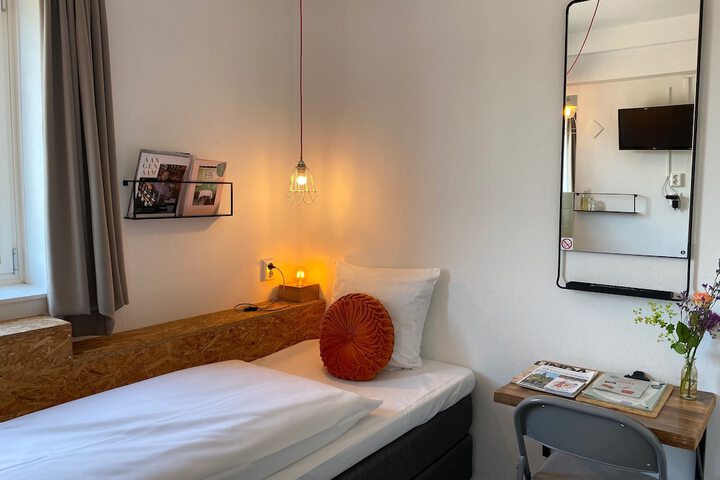 Room 22 of 65