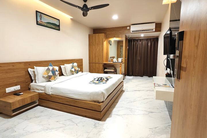 Room 3 of 10