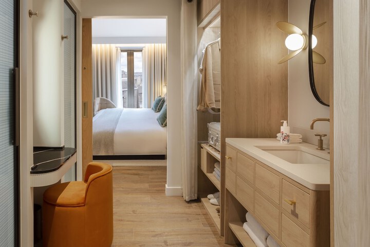 Room 5 of 35
