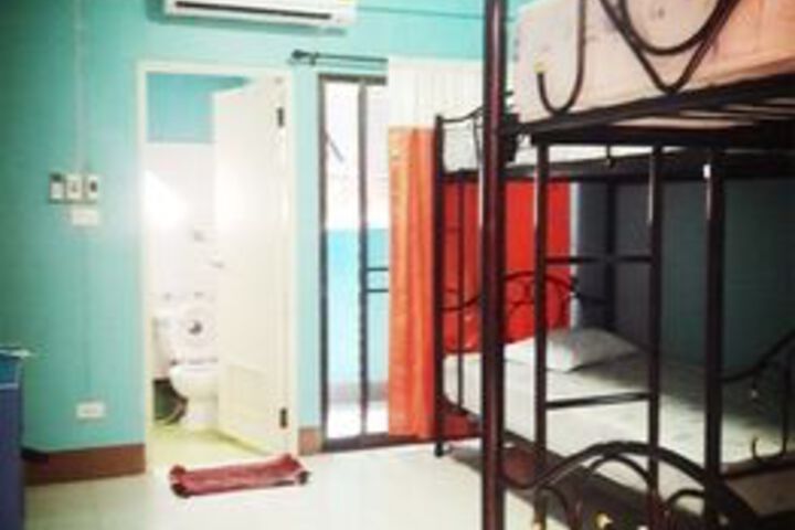 Room 93 of 106