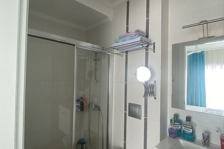 Room 73 of 258